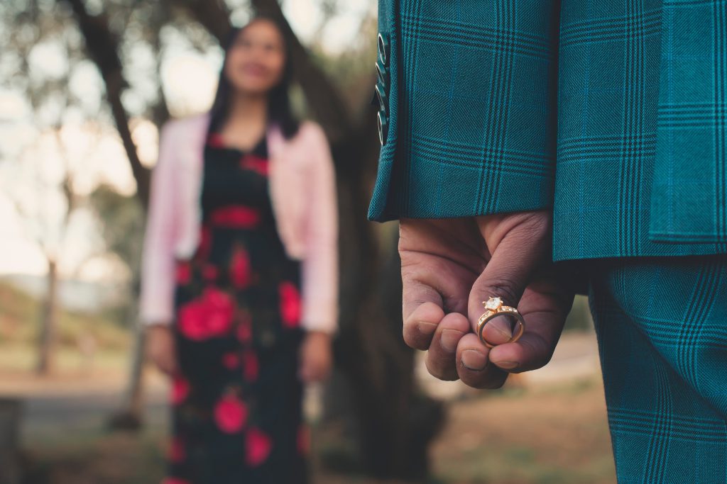 איך להפיק הצעת נישואין מרגשת